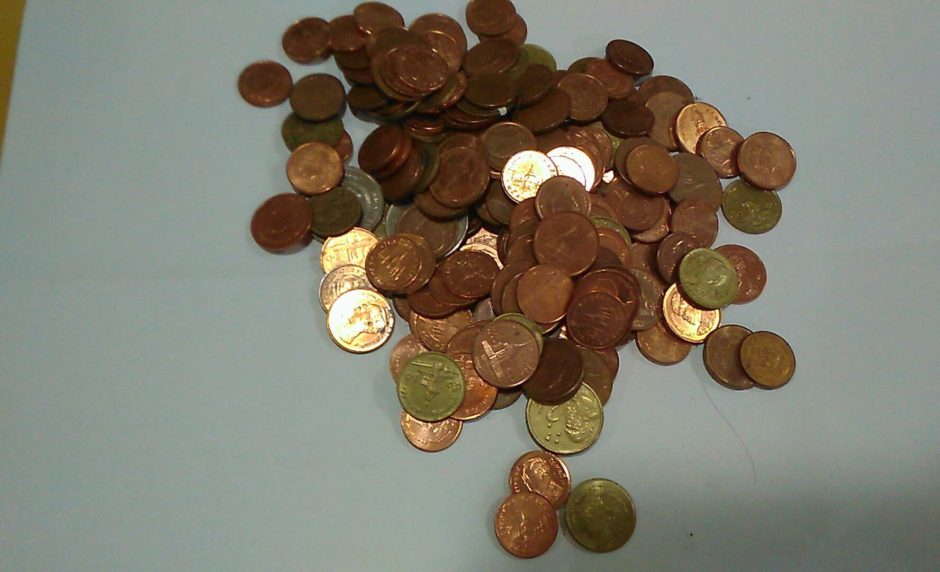 タイバーツの補助通貨 ５年間貯めこんだサタン硬貨を数えてみた Blogey ブロギー