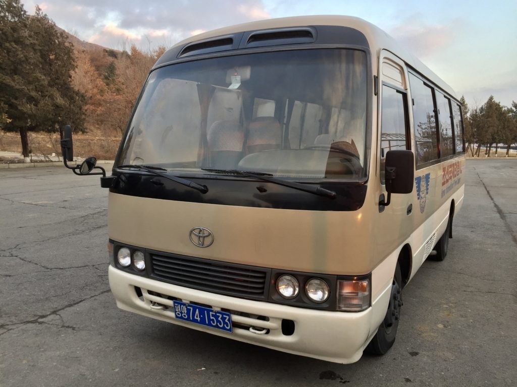 朝鮮国際r旅行者のマイクロバス