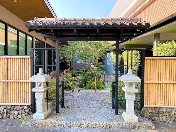 Dzen Onsen and Spaの日本庭園１