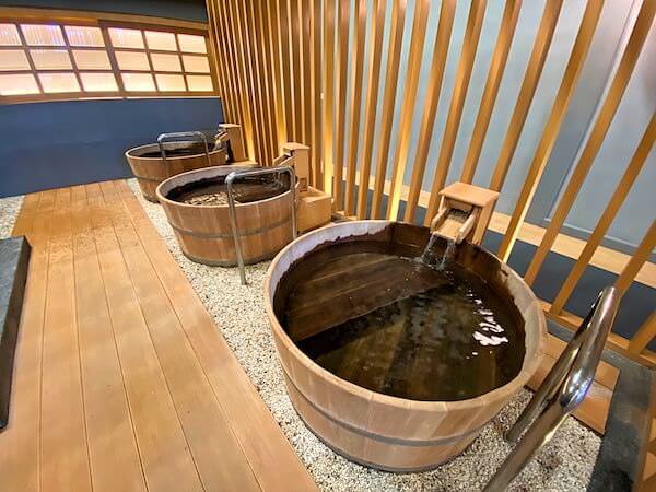 Dzen Onsen and Spaの檜風呂